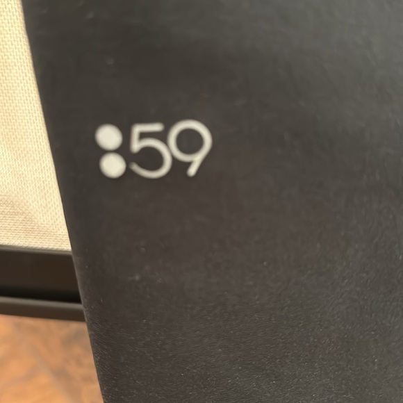 NWOT! Splits 59 striped Leggings Size Small - Picture 3 of 4